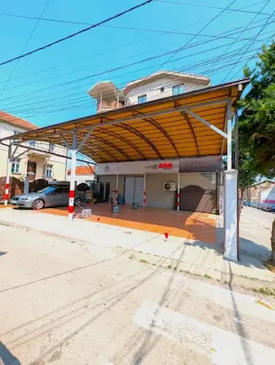 Secure and welcoming entrance and parking at Easy Apartments Kumanovo, offering safe and convenient access for guests